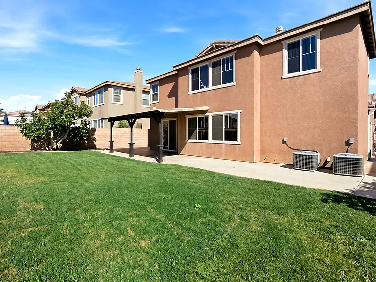 1364 Wellington Dr — Photo 9