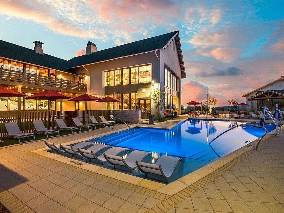 Resort-Style Pool