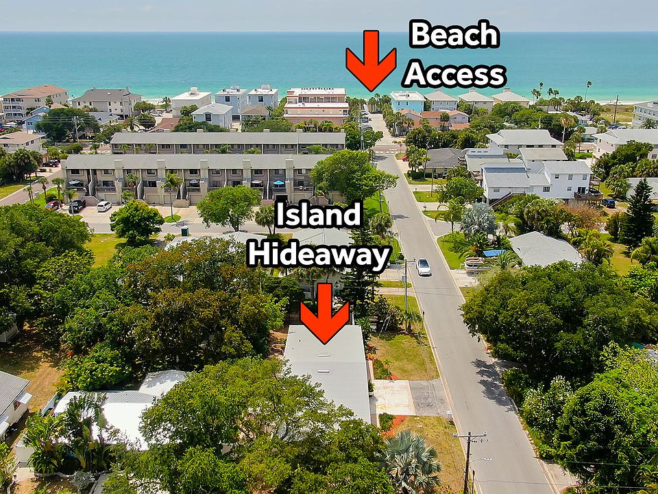 2 blocks from the beach with easy access!