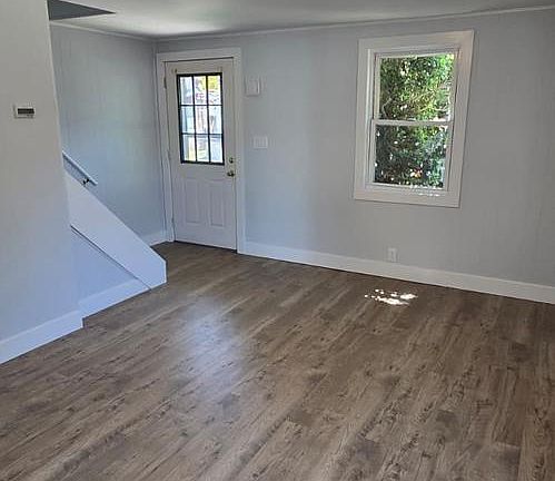 3rd image of 510 Deklyn Ave