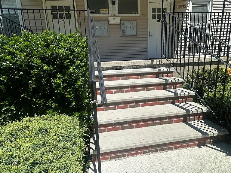 29 Vernon St #2R — Photo 17