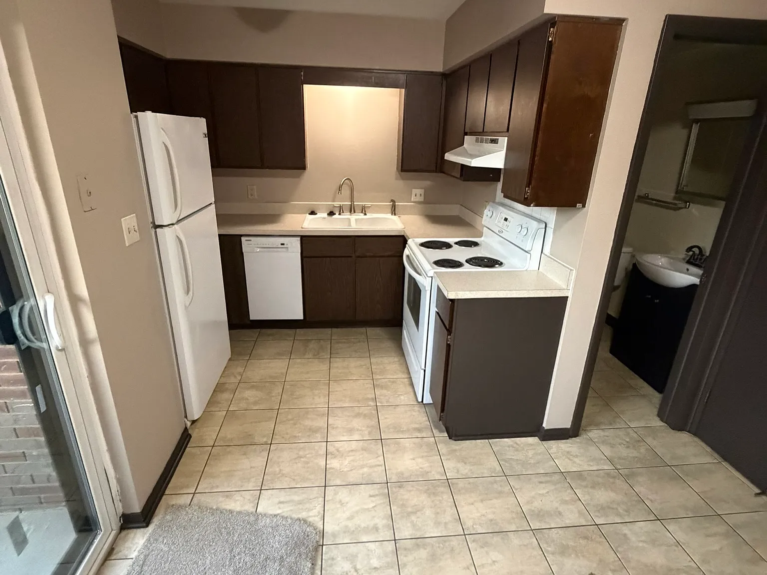 2 bed, 1.5 bath, 1200 sqft, $1,195 — Photo 2