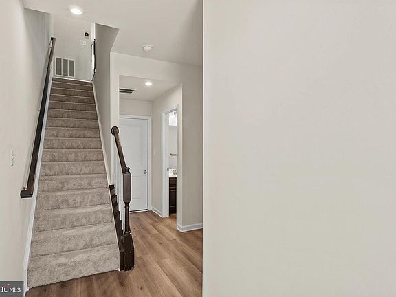 2nd image of 7519 Mundell Rd