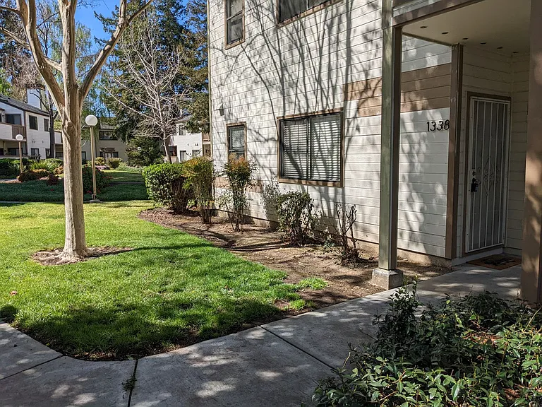 1338 Meadow Ridge Cir — Photo 3