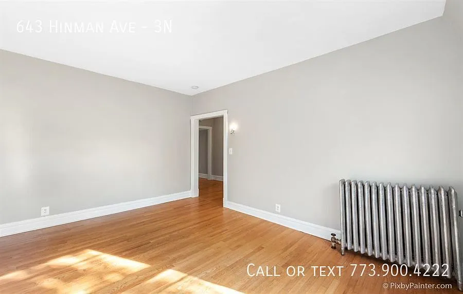 Spacious Top-Floor 4-Bedroom in Prime Evanston Location Heat & Parking Included! — Photo 4