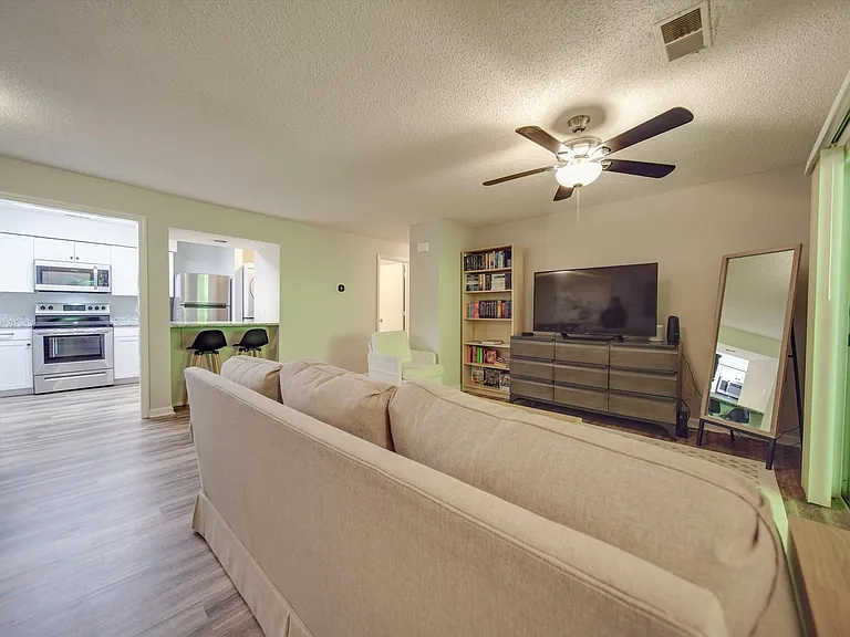 1052 Churchill Downs Ct #I — Photo 4