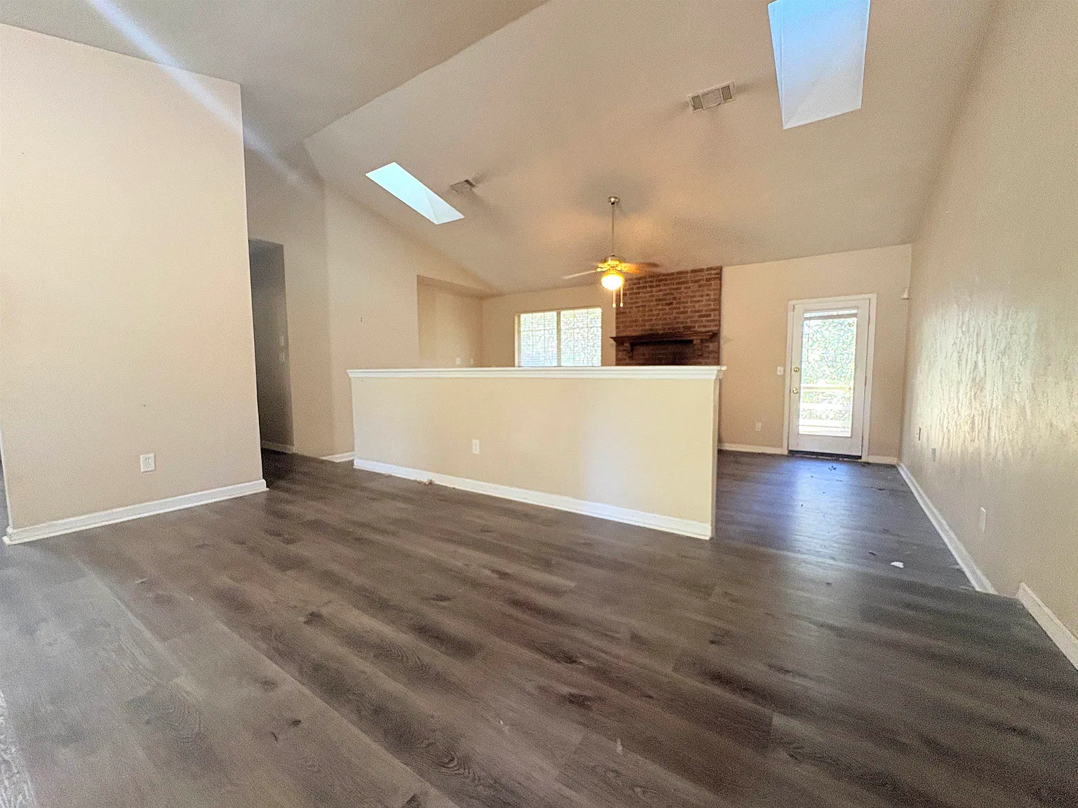 3 bed, 1624 sqft, $1,895 — Photo 3