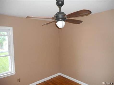 3rd image of 21232 Sunnydale St
