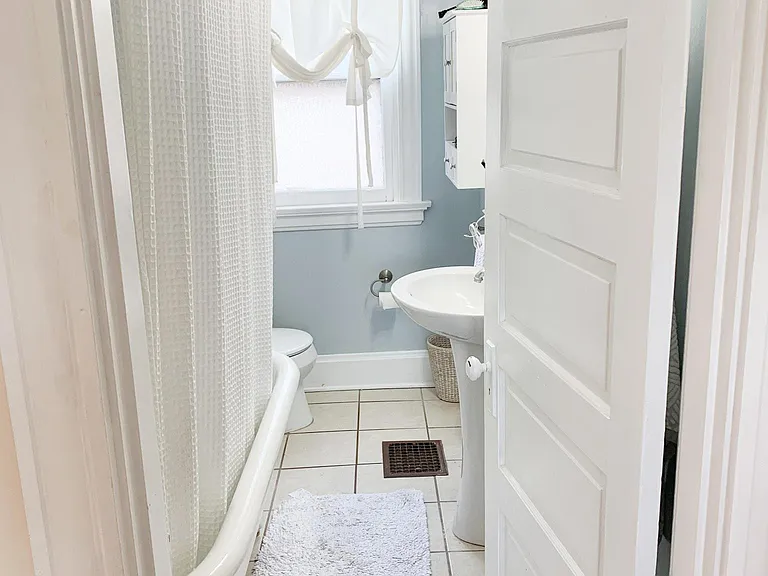 2321 Morton Ave — Photo 11