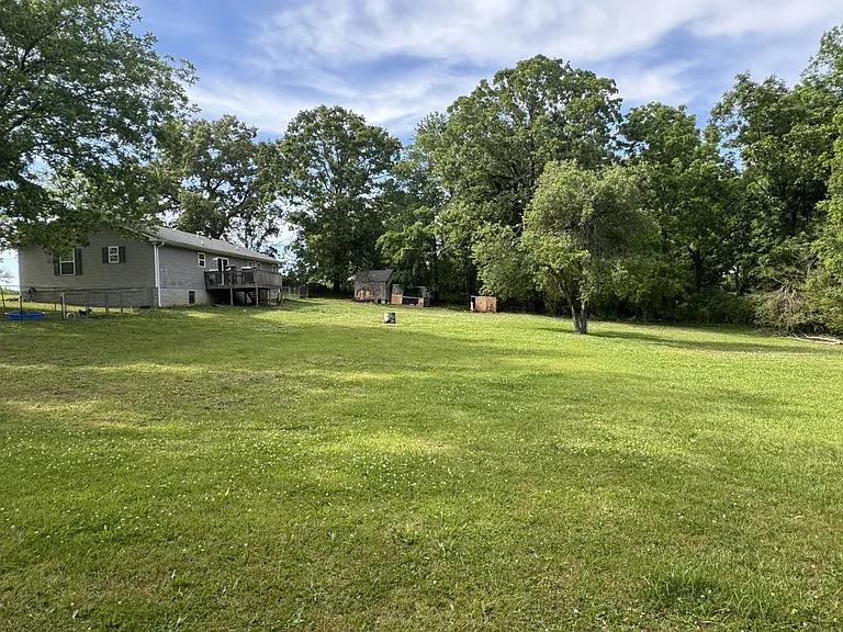 105 Larkins Dr — Photo 32