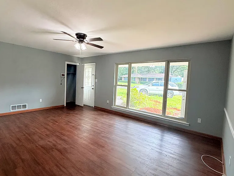 3 Monica Blvd — Photo 1