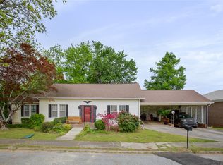 208 Retreat St, Westminster, SC 29693
