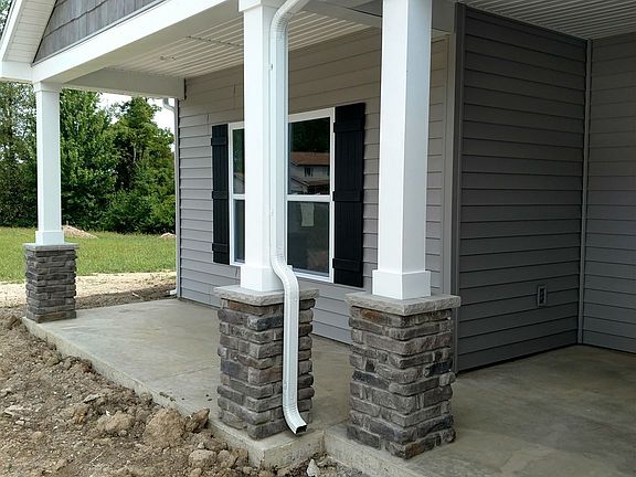 3rd image of 221 Ironwood Ln