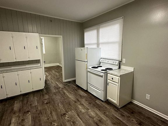 4th image of 305 S Magnolia St #3