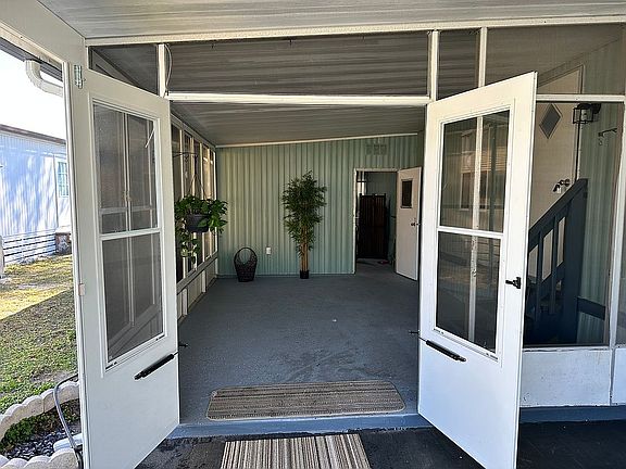 4th image of 808 Carol St