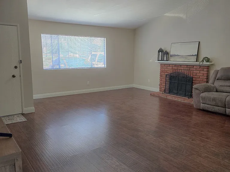 2000 W 9th St — Photo 12