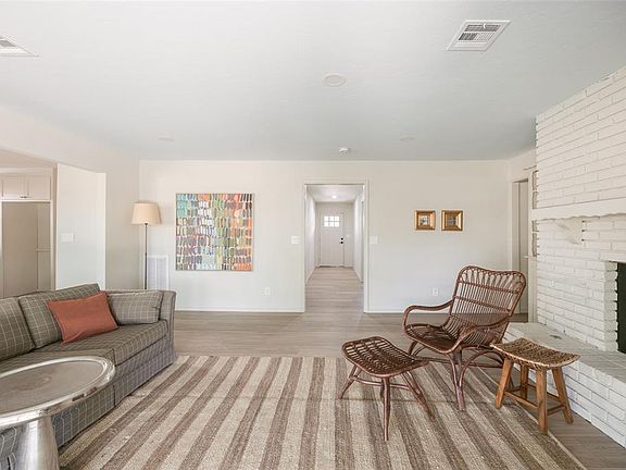 3rd image of 2716 Carlton Way