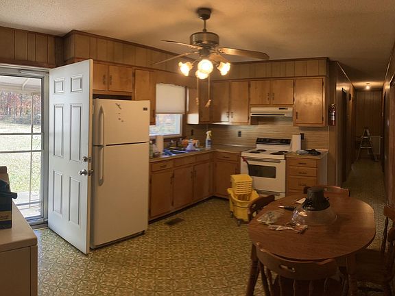 4th image of 131 Roselane Dr