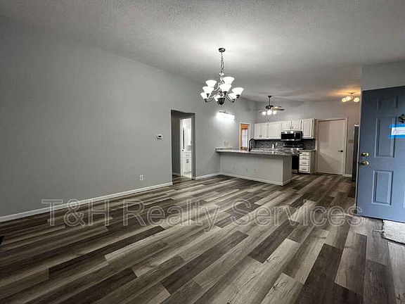 3rd image of 5945 Parterra Dr