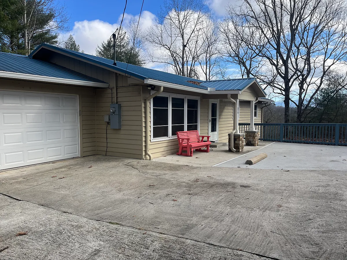 Building Photo - 575 Riverview Heights St #A