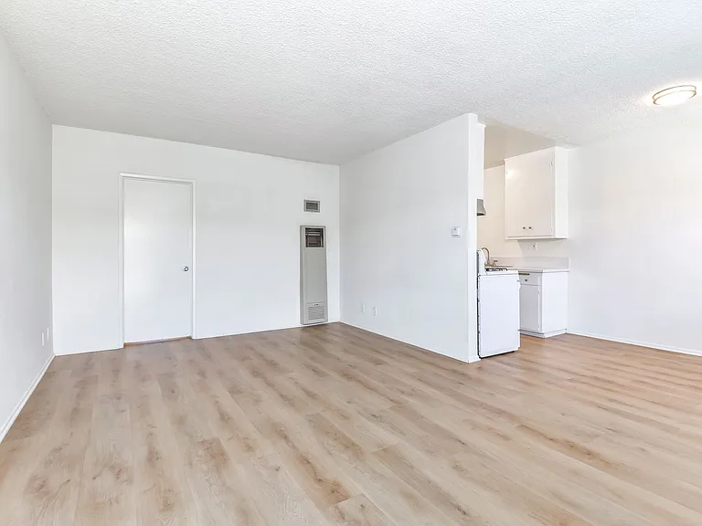 657 Milford St — Photo 3