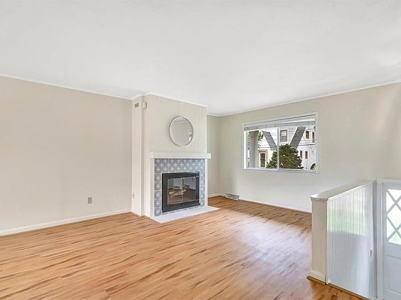 5th image of 2141 East Dr