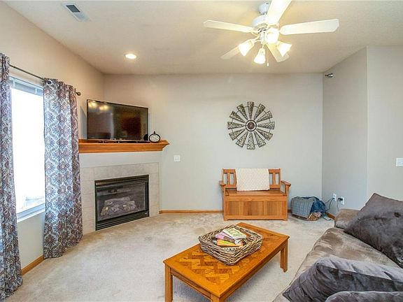 4th image of 907 7th Ave SE Unit 12