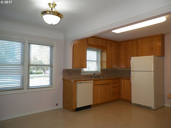 3rd image of 901 NW 45th St
