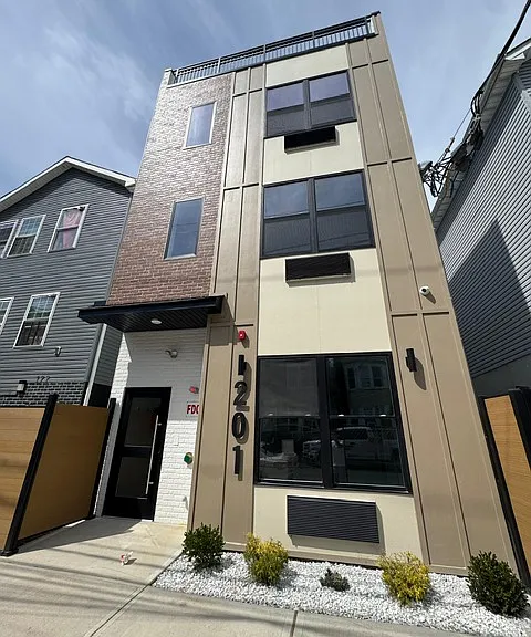201 Governor St #1 — Photo 7
