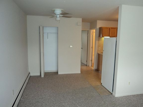 4th image of 102 Rose St
