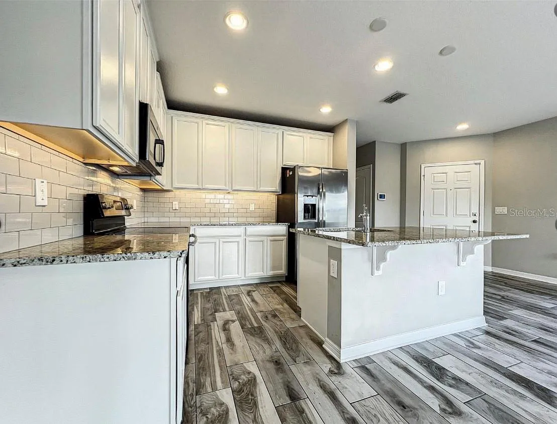 4 bed, 3.0 bath, 1749 sqft, $2,795 — Photo 4
