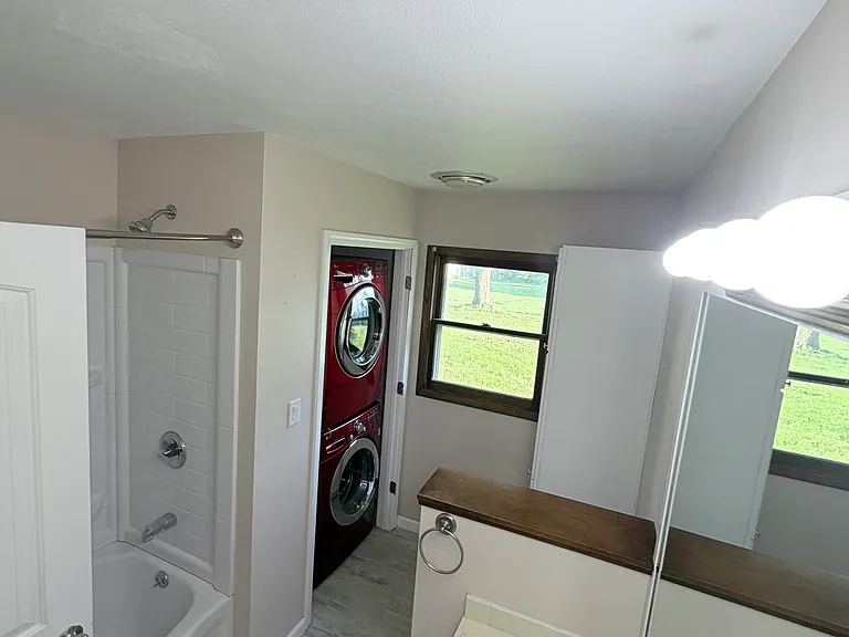 1002 W Saunders St — Photo 6