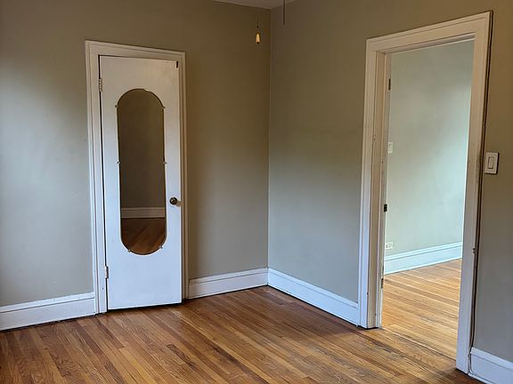 3rd image of 4931 W Ainslie St APT 2