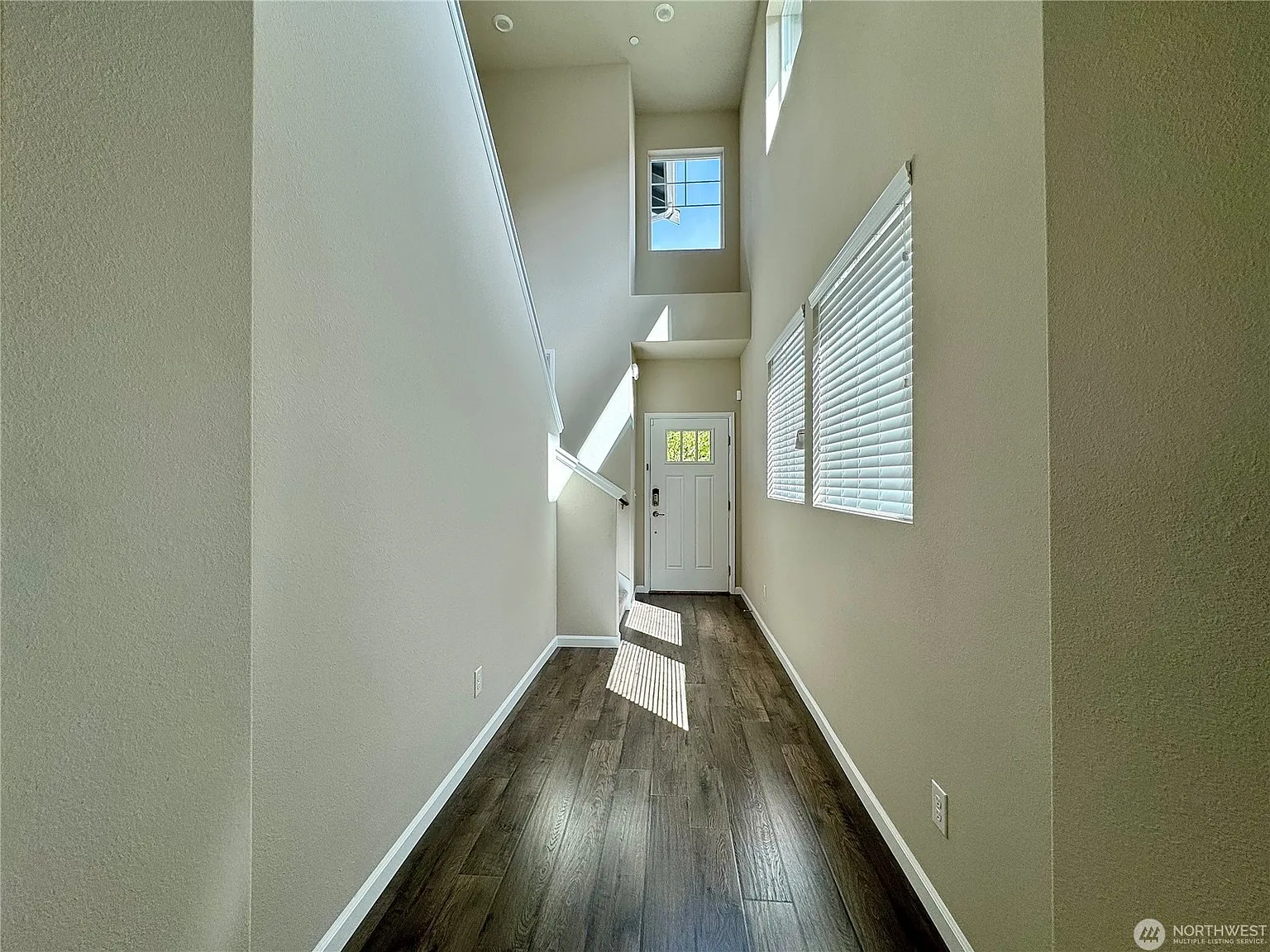 4 bed, 2501 sqft, $2,950 — Photo 3
