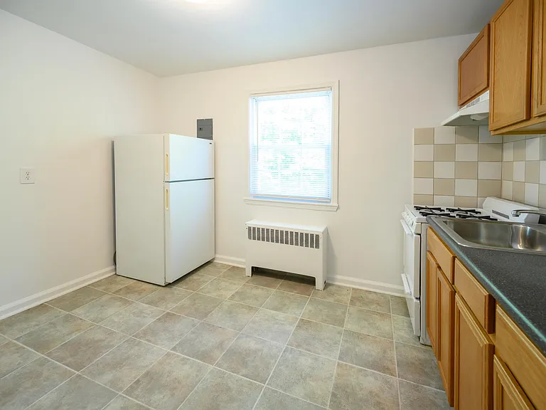Oakmont Park Apartments — Photo 15