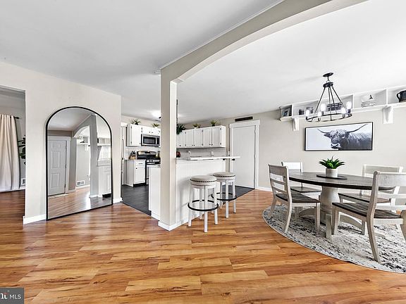 3rd image of 125 New Hope St