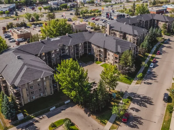 5303 25th Ave NW, Edmonton, AB T6L 7H1