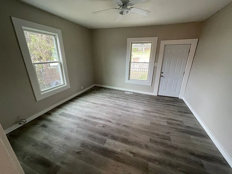3726 Cate Ave — Photo 3
