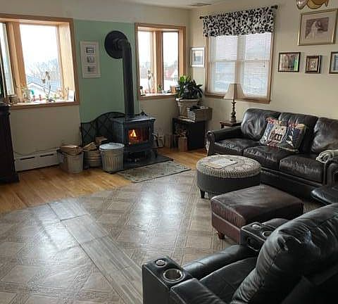 2nd image of 10 Tiernans Ln