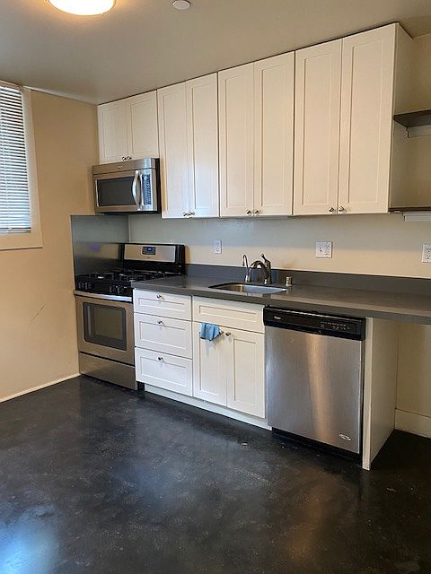 1st image of 230 11th St APT B1