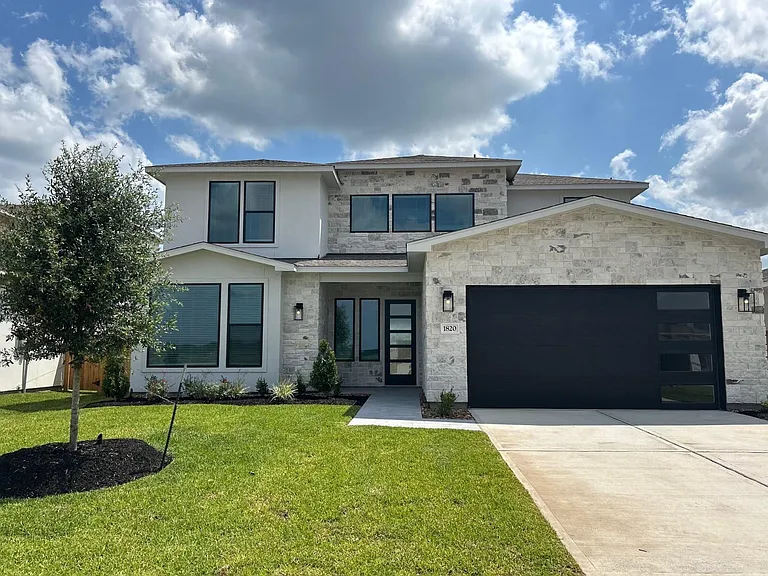 1820 Drover Ln — Photo 1