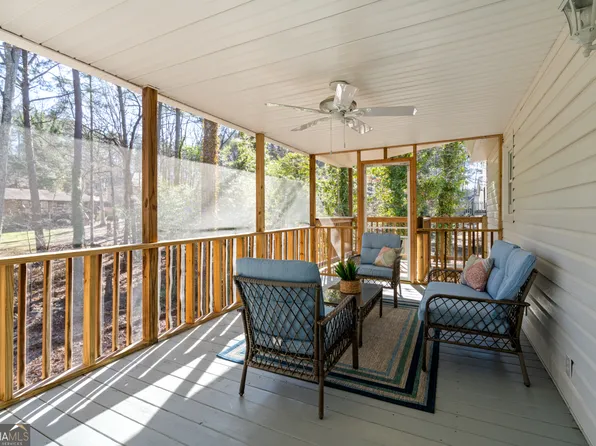 17 Rock Crest Cir SE, Cartersville, GA 30121