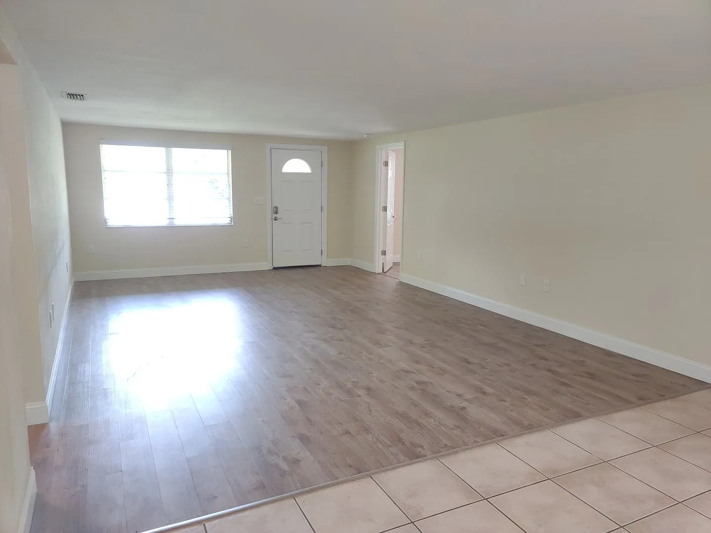 Annual Rental Charming Updated 4 Bedroom, 2 Bath Venice Home! — Photo 4