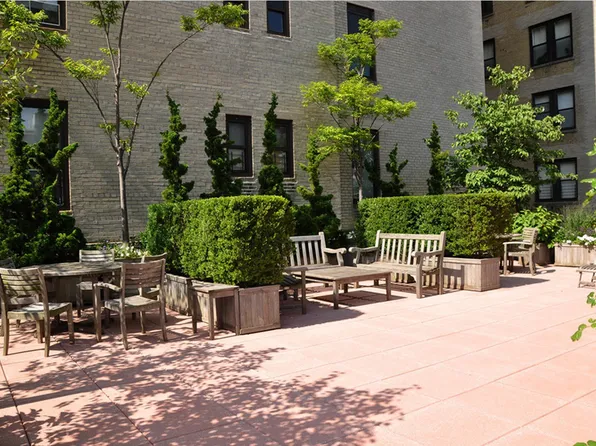 670 West End Avenue image 11 of 11
