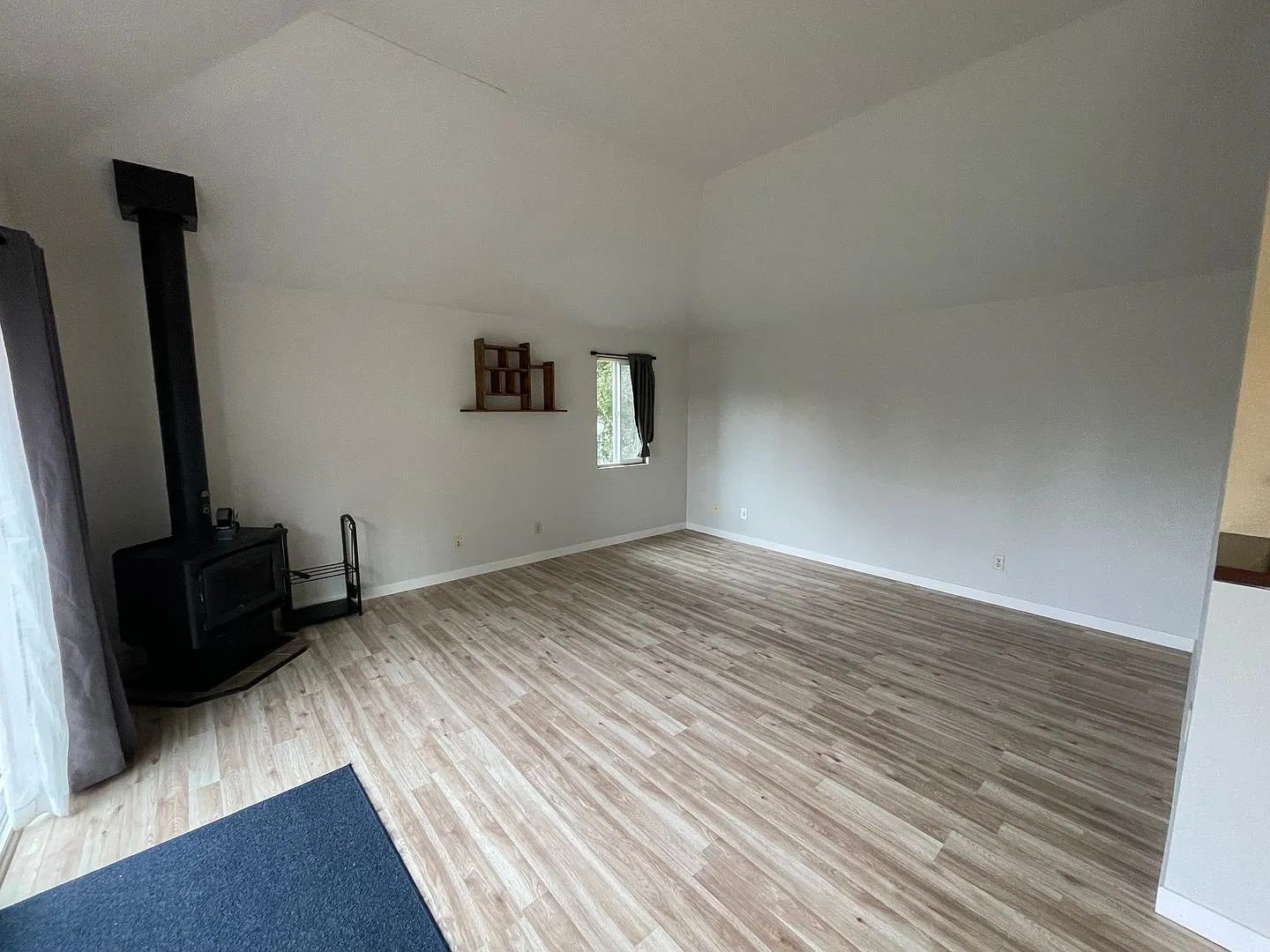 Spacious 2-Bedroom Home with Bonus Room and Large Back Patio — Photo 4