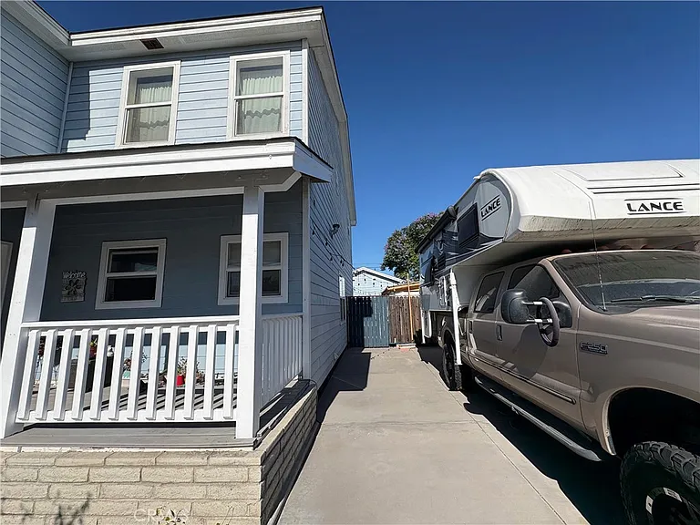 15228 S Ermanita Ave — Photo 2