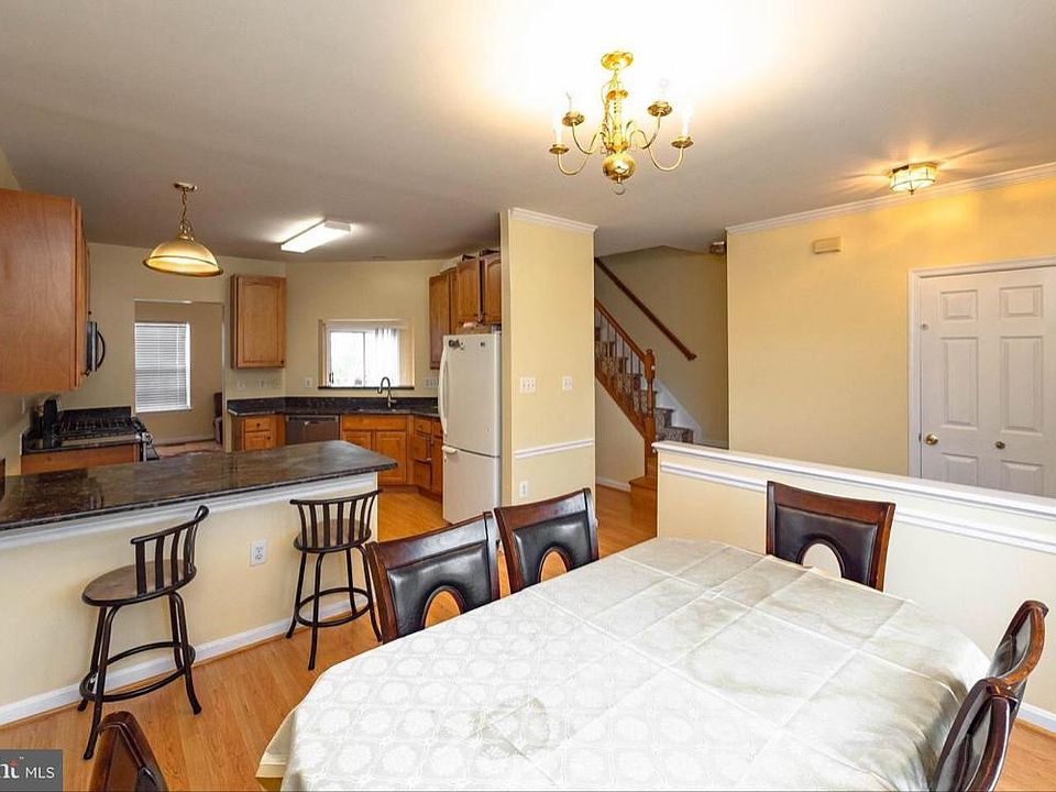 1st image of 531 Lilac Ter NE