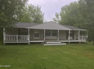 97 Jimmy Ln, De Soto, IL 62924