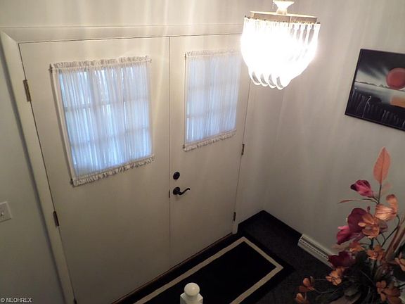 4th image of 909 Willard Ave SE