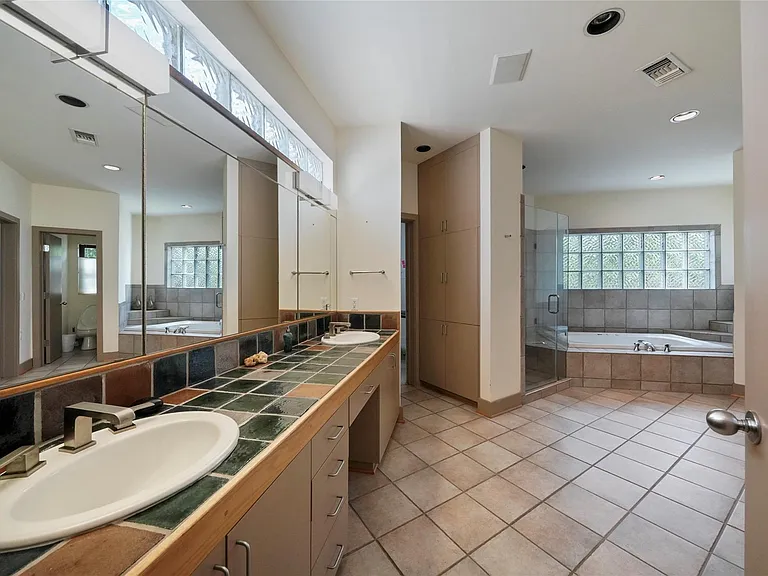 2225 Bolsover St — Photo 26